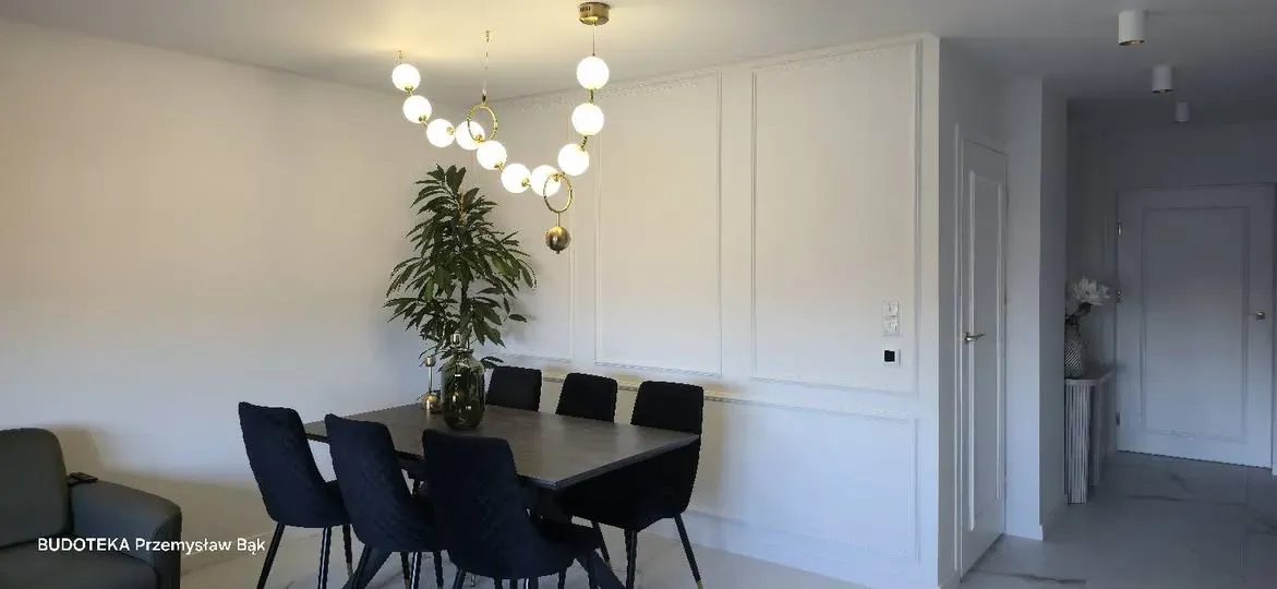 Wykończenie wnętrz domu Gilowice — sztukateria z nowoczesnym